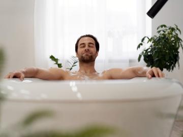 Thanh lọc cơ thể tại nhà với bồn sục và tinh dầu
