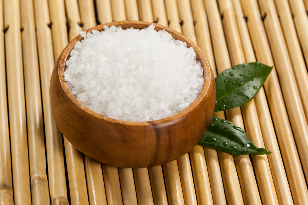 Muối Epsom và muối ăn có bề ngoài giống nhau và khó phân biệt